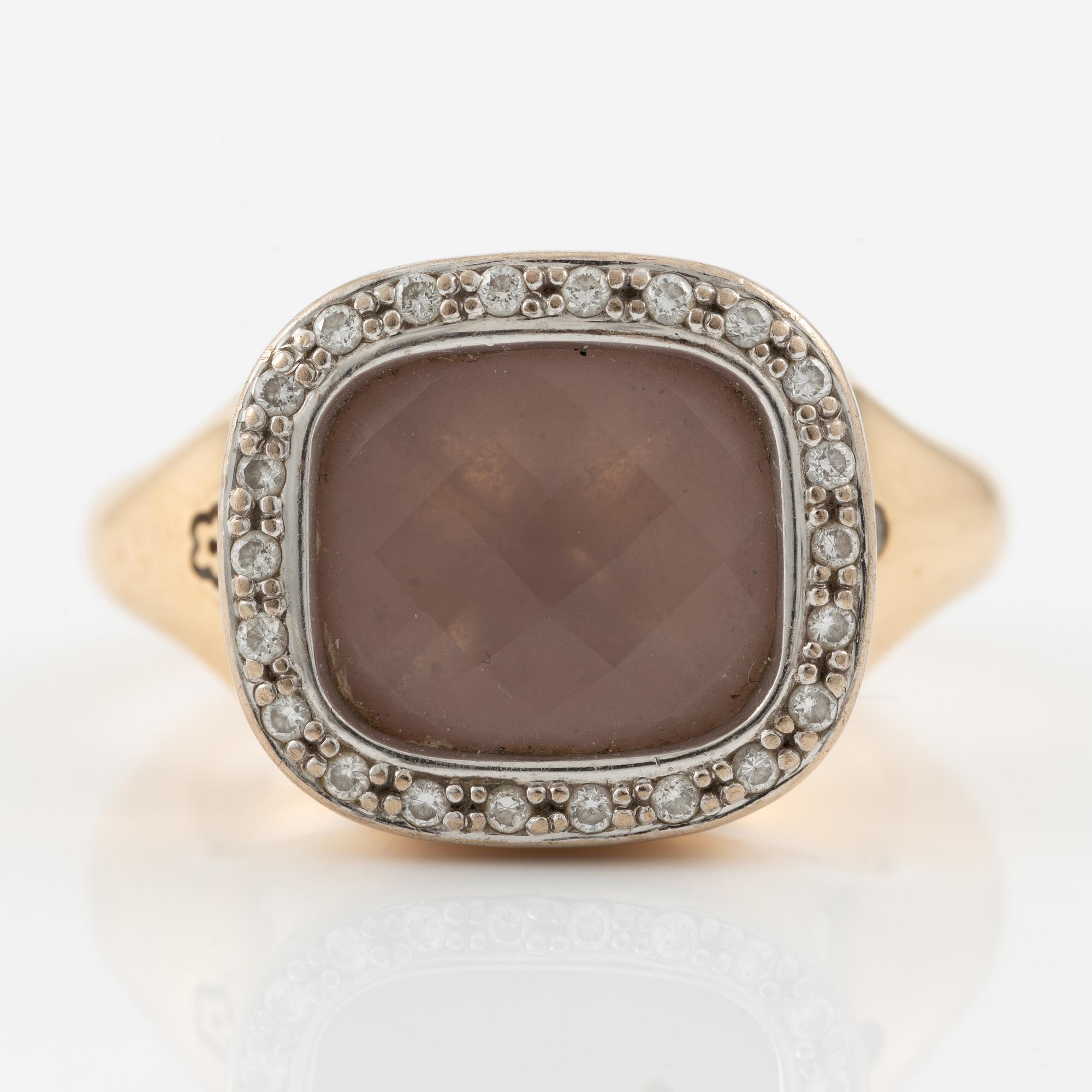Charlotte Lynggaard, Ole Lynggaard, ring, "Cushion" 18K guld med rosatonad sten och briljantslipade diamanter.
