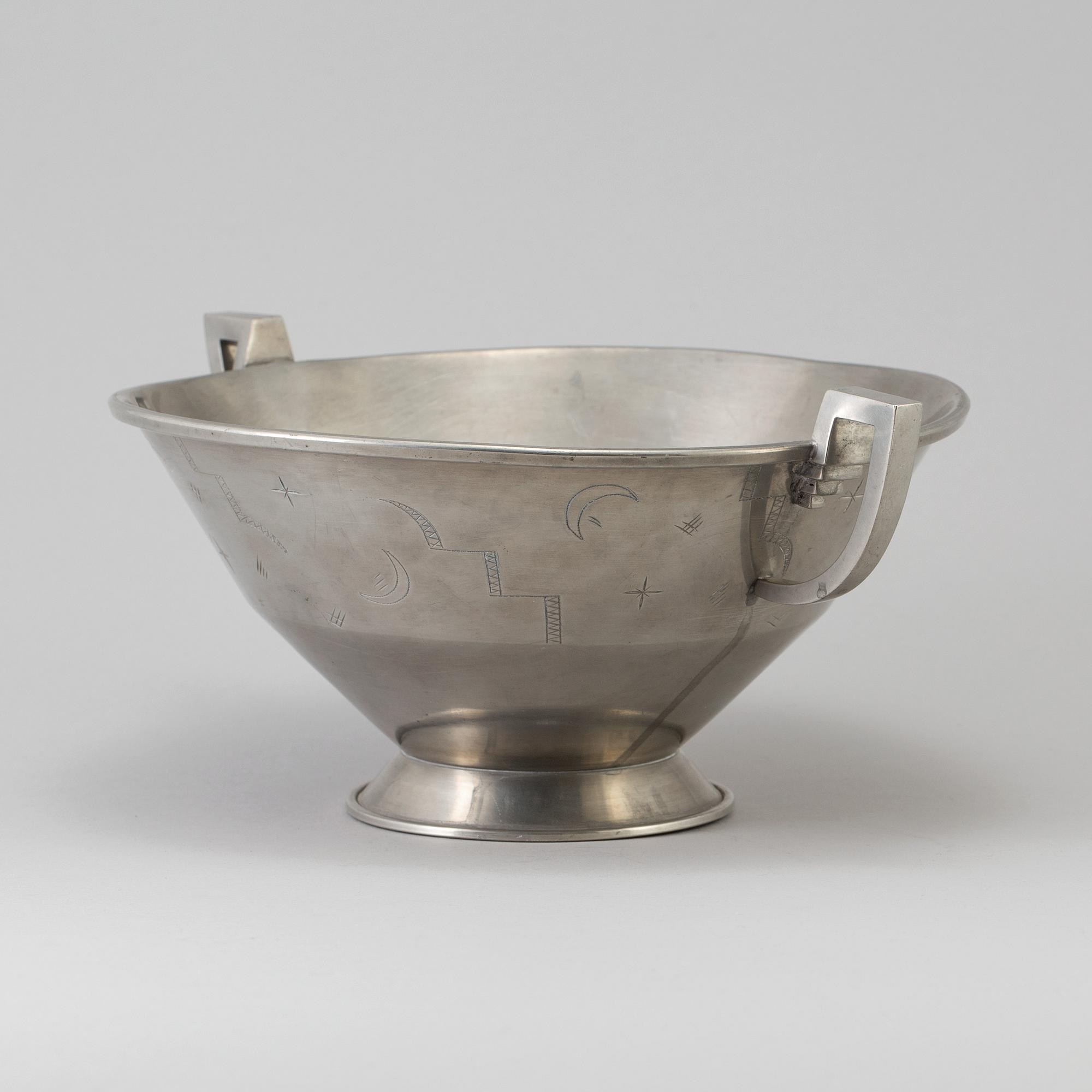 a art deco pewter bowl designed by Anna Thulin year 1930 for Ystad Tenn.