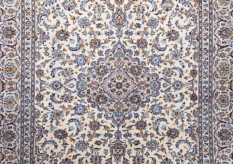 Matta, Keshan, ca 390 x 290 cm.