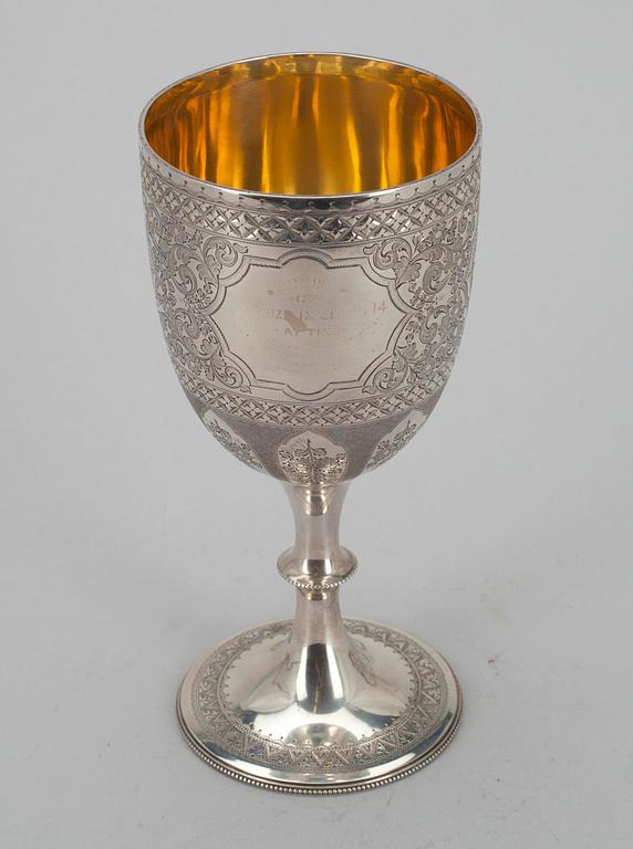 BÄGARE PÅ FOT, silver, Sheffield 1907. Vikt ca 259 g.