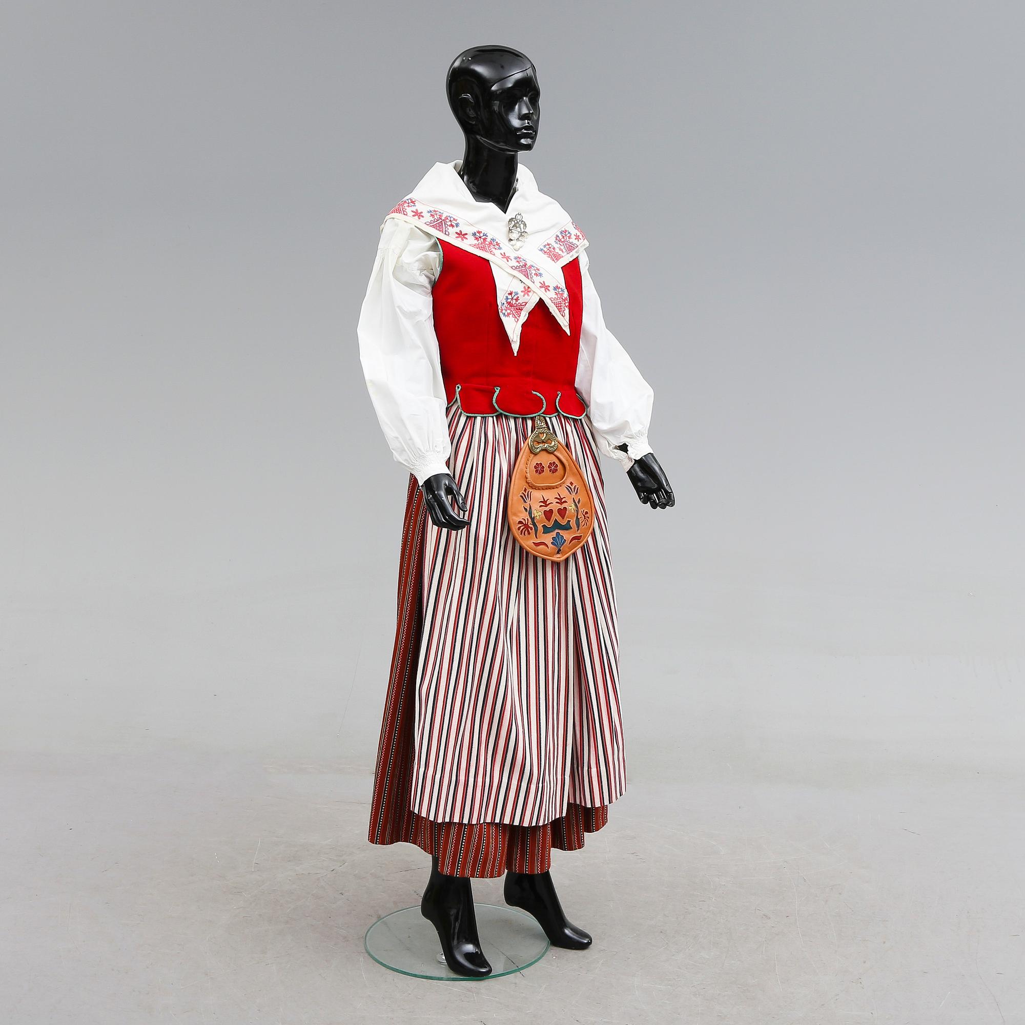 FOLKDRÄKT, 8 delar, Skedevi, Östergötland, 1900-tal.