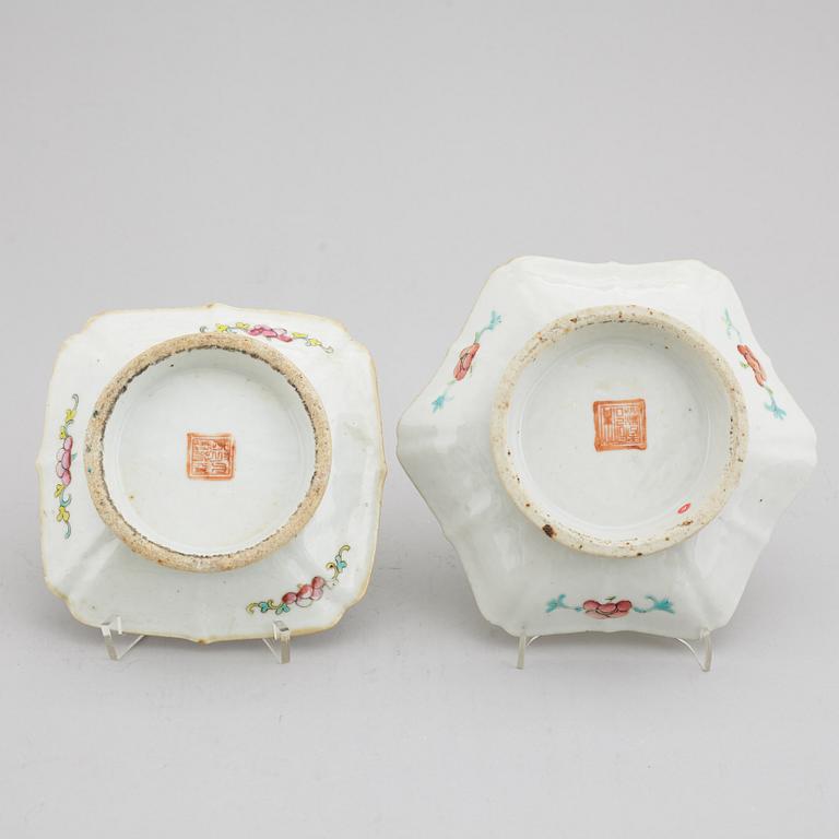 Two famille rose tazzas, late Qing dynasty, circa 1900.
