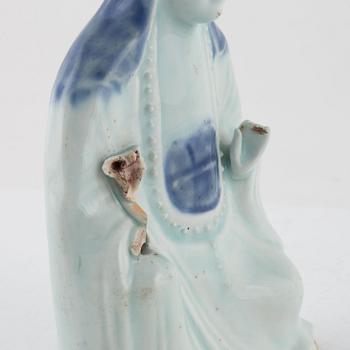 A Chinese figure of Guanyin, Qing dynasty, 18th Century.