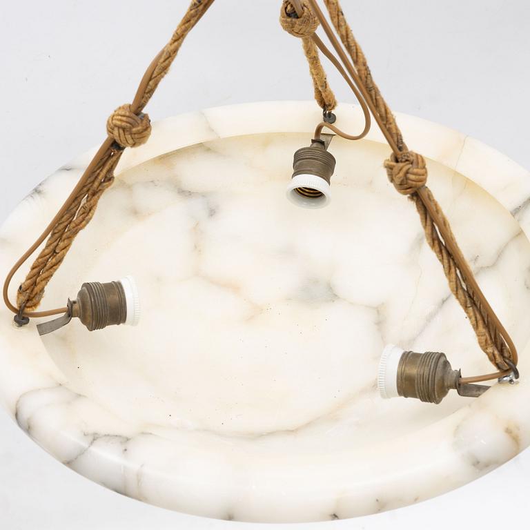 Taklampa, alabaster, 1920/30-tal.