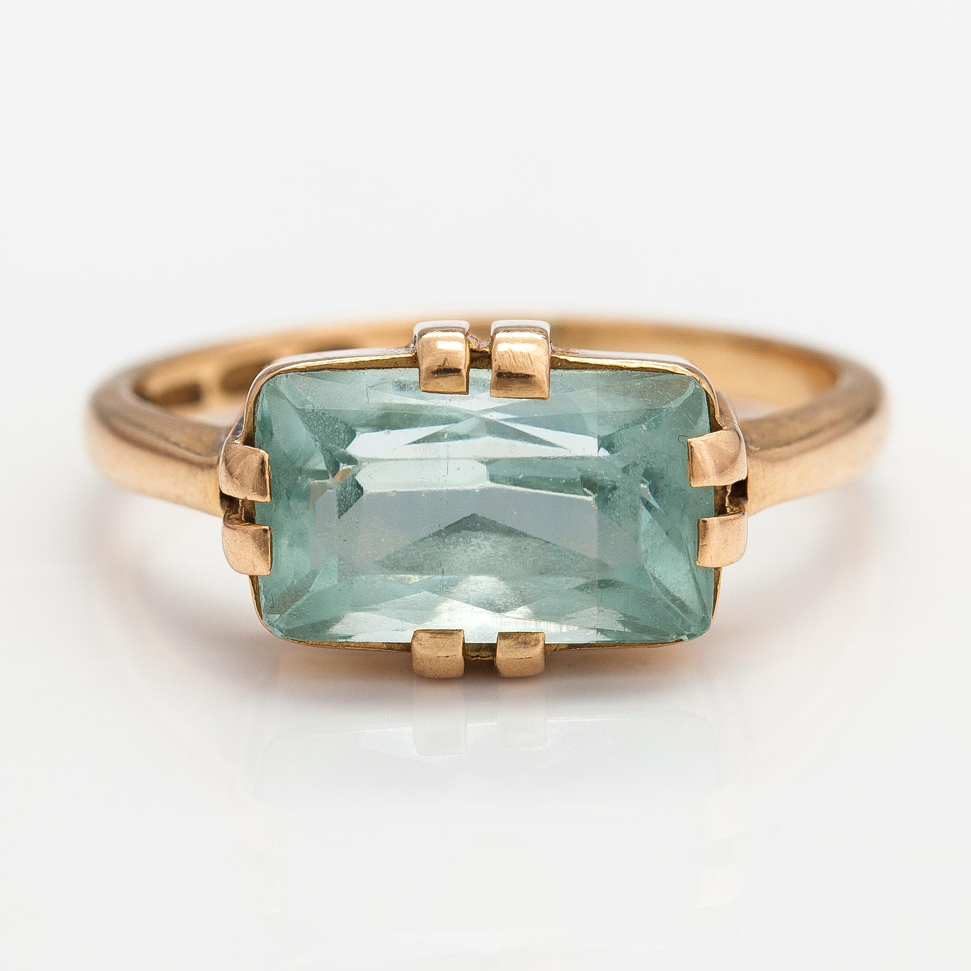 Ring, 18K guld och akvamarin. Helsingfors 1952.