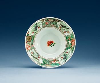 A famille verte bowl, Qing dynasty, Kangxi (1662-1722).