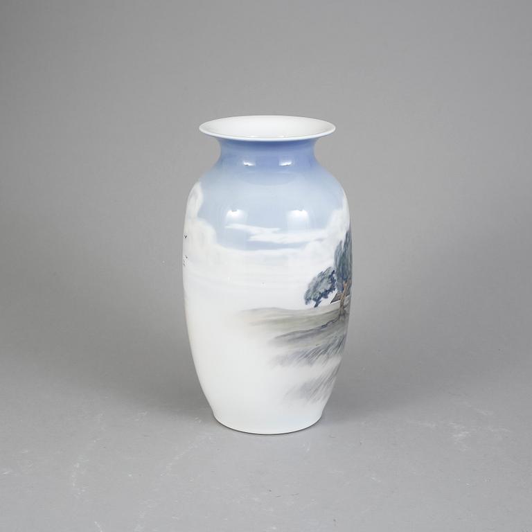 VAS, porslin, Royal Copenhagen, 1900-tal.