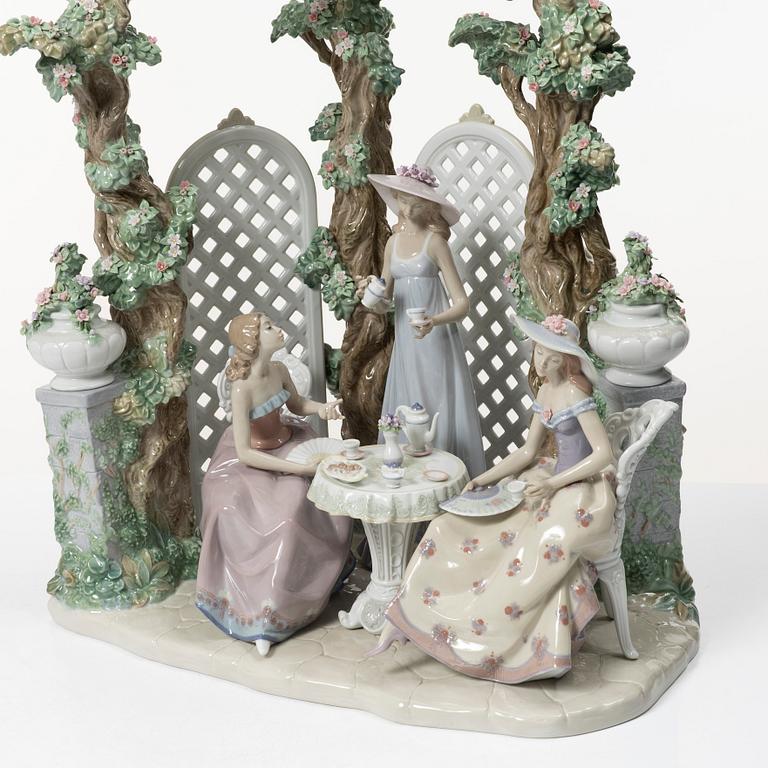 Lladró, figurin, "Tea in the garden", Spanien.