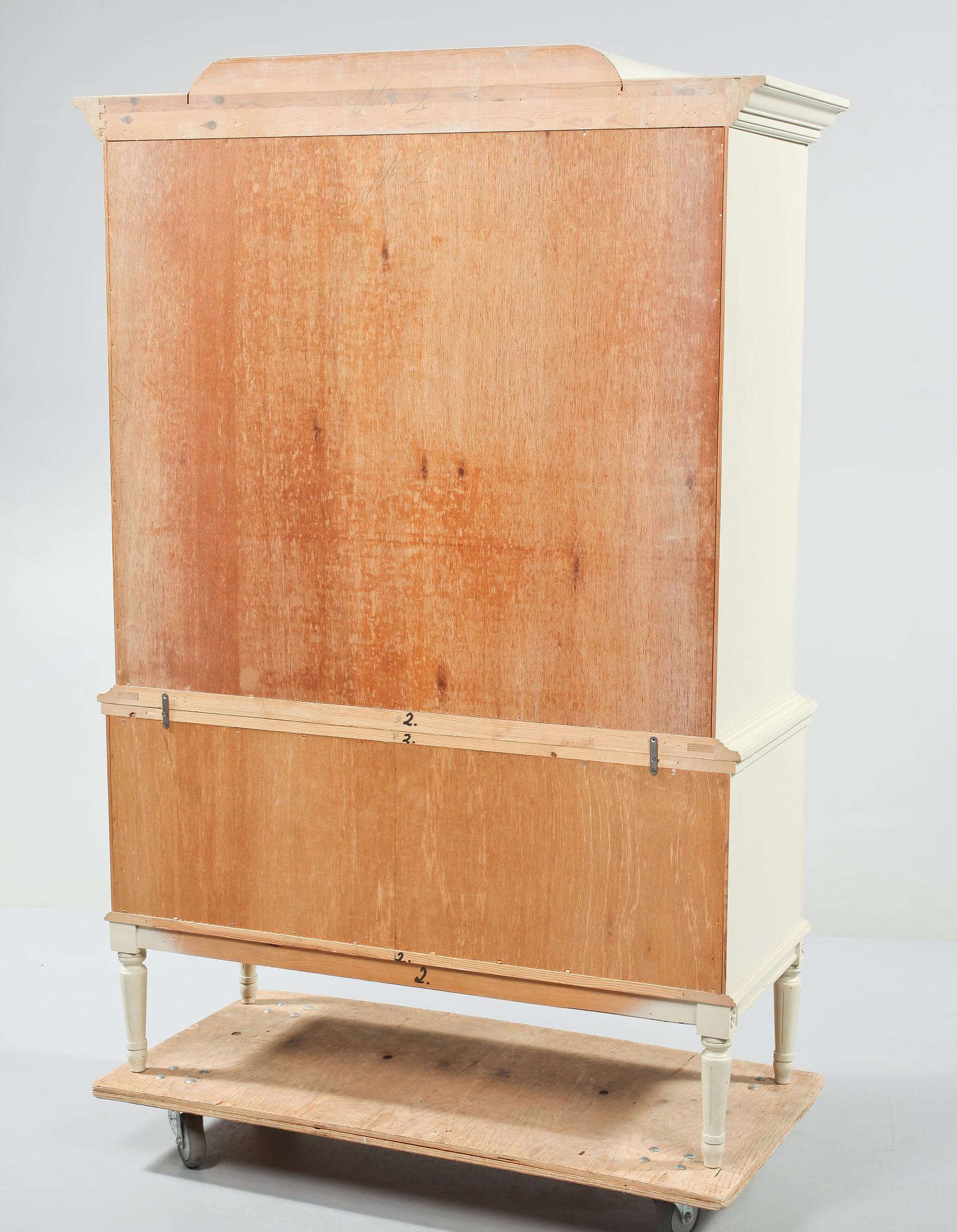 SKÅP, gustaviansk stil, 1900-talets andra hälft.