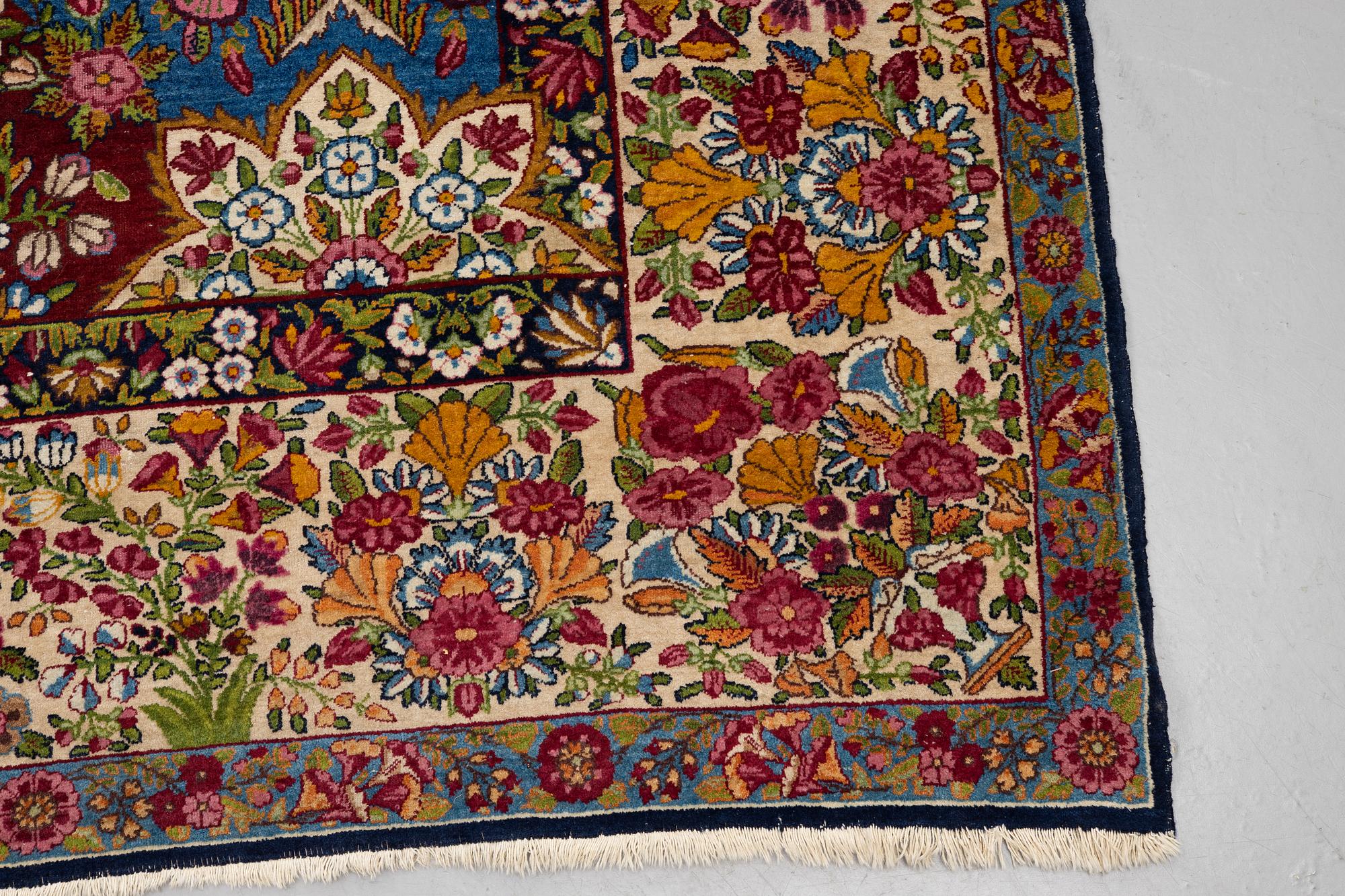 A carpet, semi-antique Kerman, ca 453 x 340 cm.