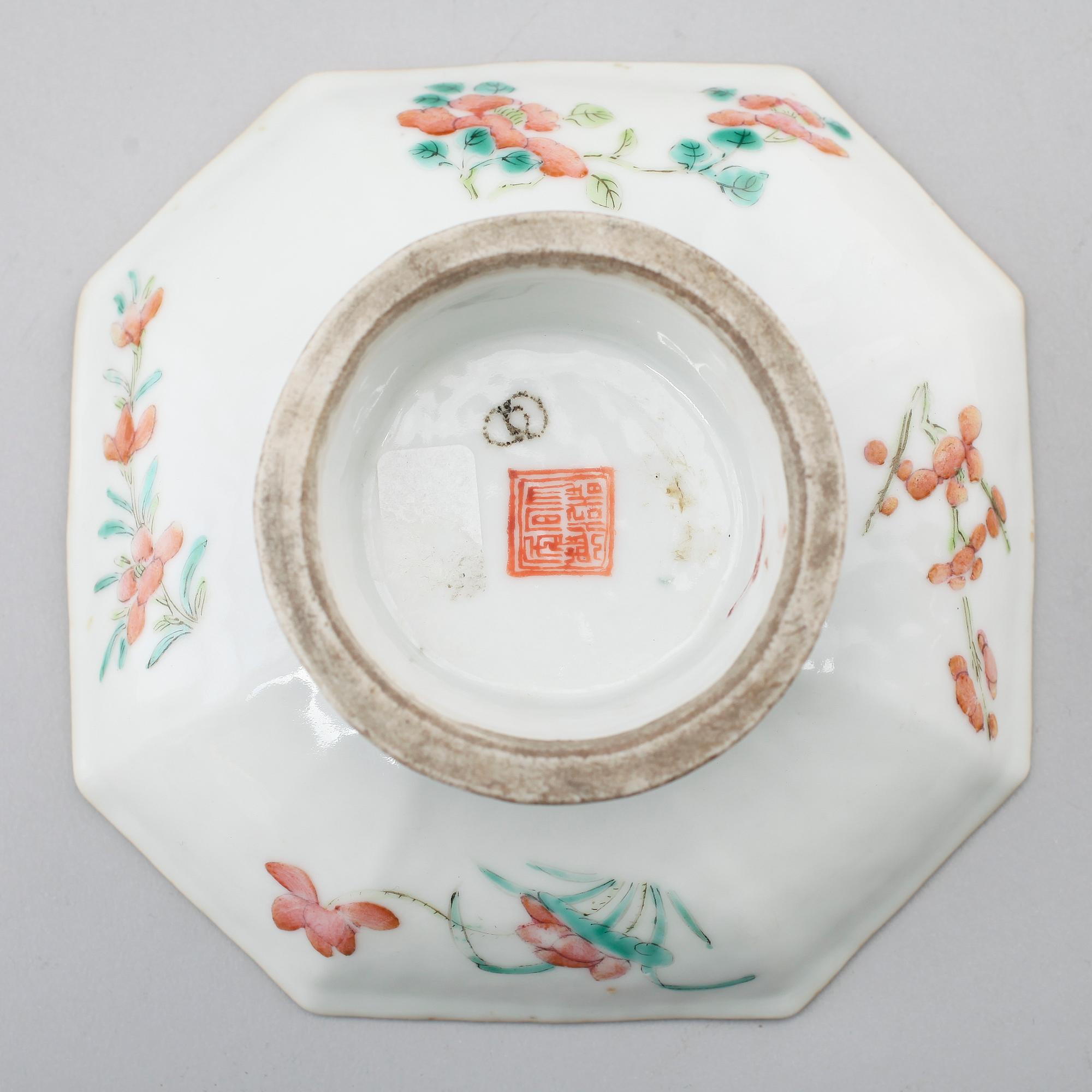 SAMLING KINESISKT PORSLIN, 4 delar, 1800-/1900-tal.