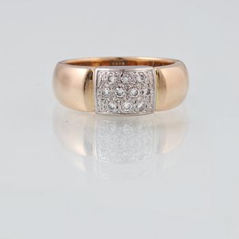RING, 18K guld med briljantslipade dimanter 0.20 ct, utländska stämplar. Vikt 4,3 gram.