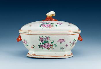1618. A famille rose tureen and cover, Qing dynasty, Qianlong (1736-95).