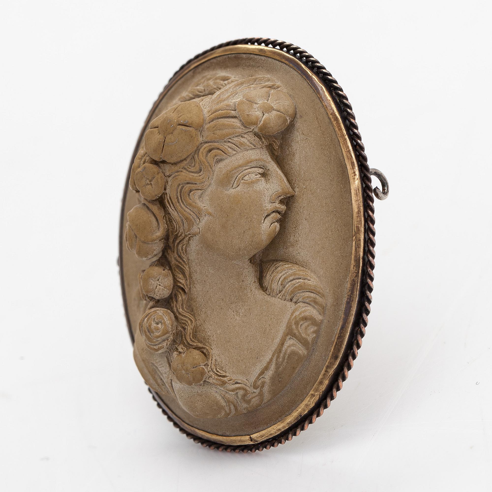 Rintaneula ja korvakorupari, laavakamee.