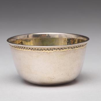 A Swedish 18th century parcel-gilt silver tumbler, mark of Daniel Ekman, Eksjö (1696-1715).