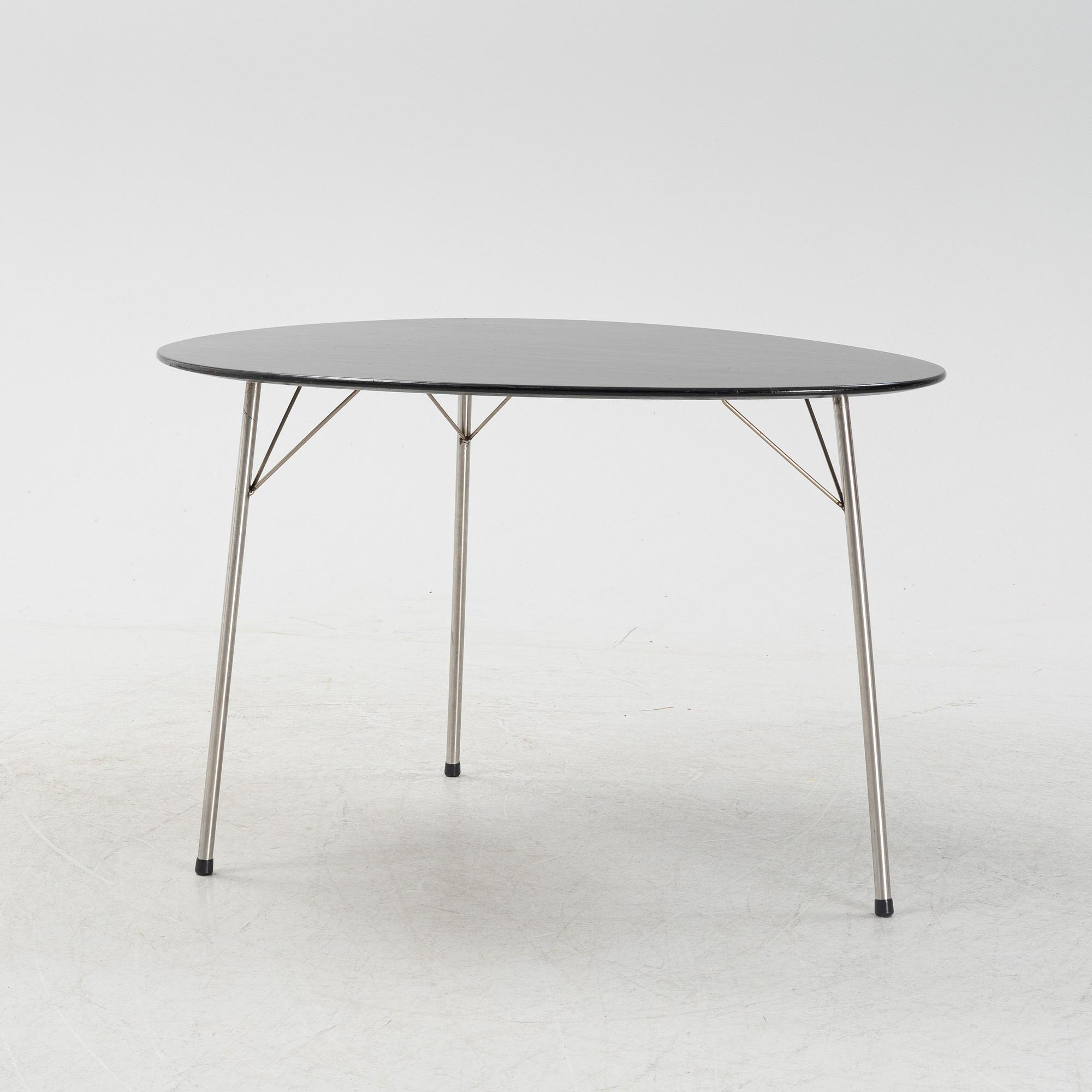Arne Jacobsen, a model '3603' table from Fritz Hansen, 1950's.
