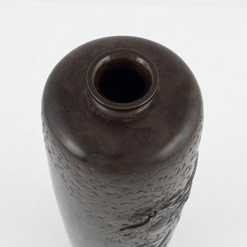 A bronze vase, Japan, Meiji (1868-1912).