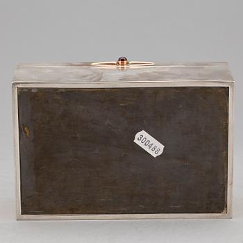 CIGARRSKRIN, silver, Erlandssons Silvervarufabriks, Kristianstad, 1919. Total vikt inklusive träinredning 723 g.