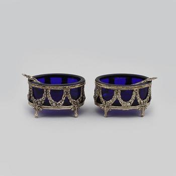 SALTKAR, ett par, glas och silver, svenska importstämplar, 1900-tal.