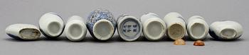 SNUSFLASKOR, 9 st, porslin, Kina, 1700-tal.