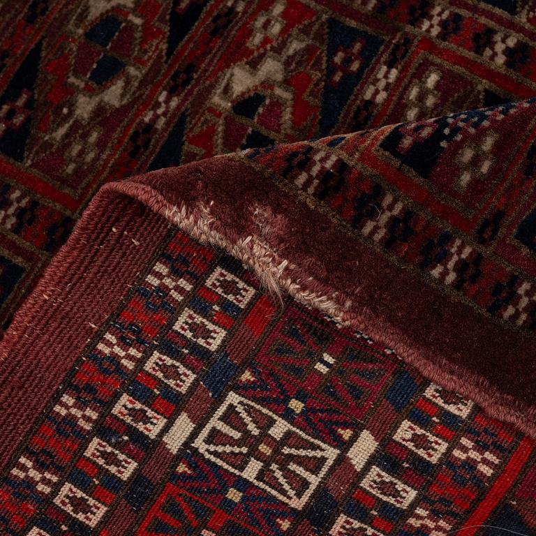 Chuval  Turkmen, antik, ca 128 x 72 cm.