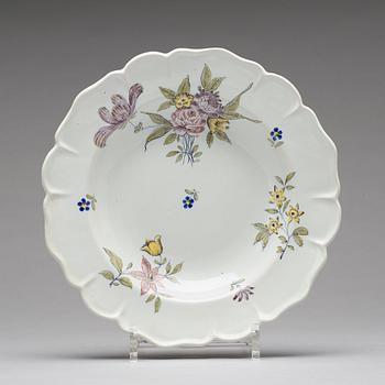 TALLRIKAR, nio stycken, fajans. Rörstrand, 1700-tal.
