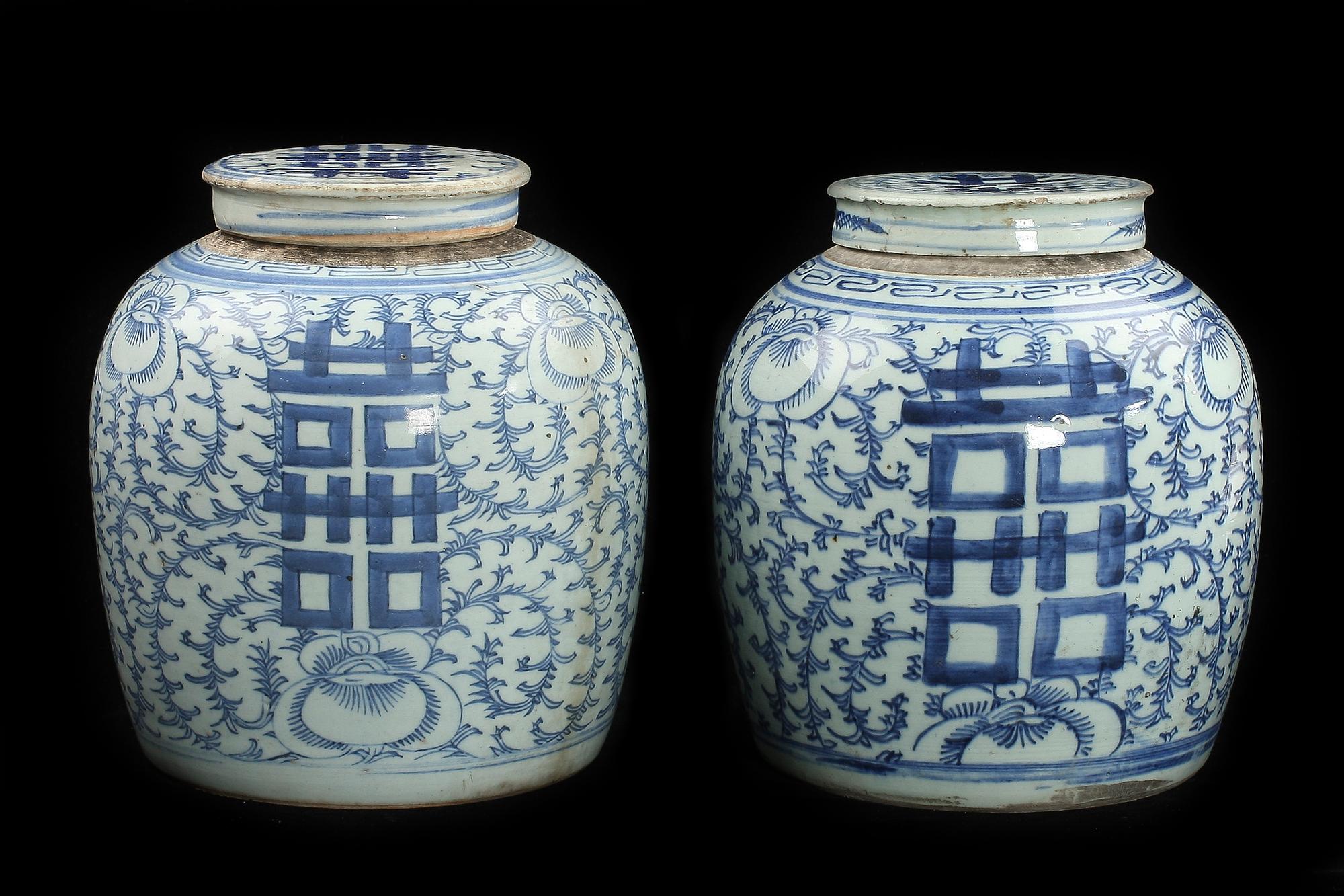 BOJANER med LOCK, ett par, Kina. 1800-tal.