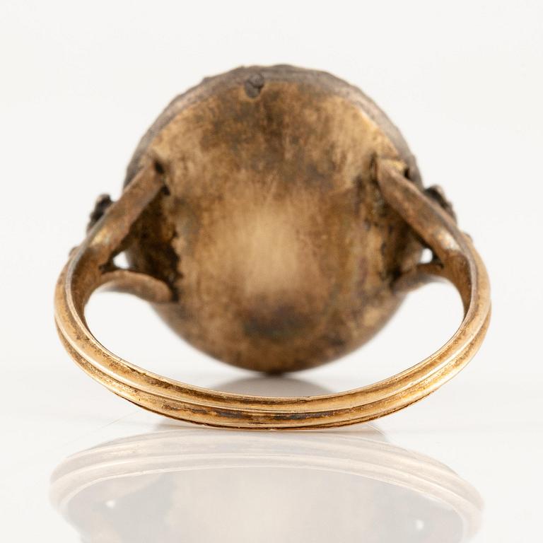 Presentation ring, King Gustav III, gold, silver, rose-cut diamonds, glass.