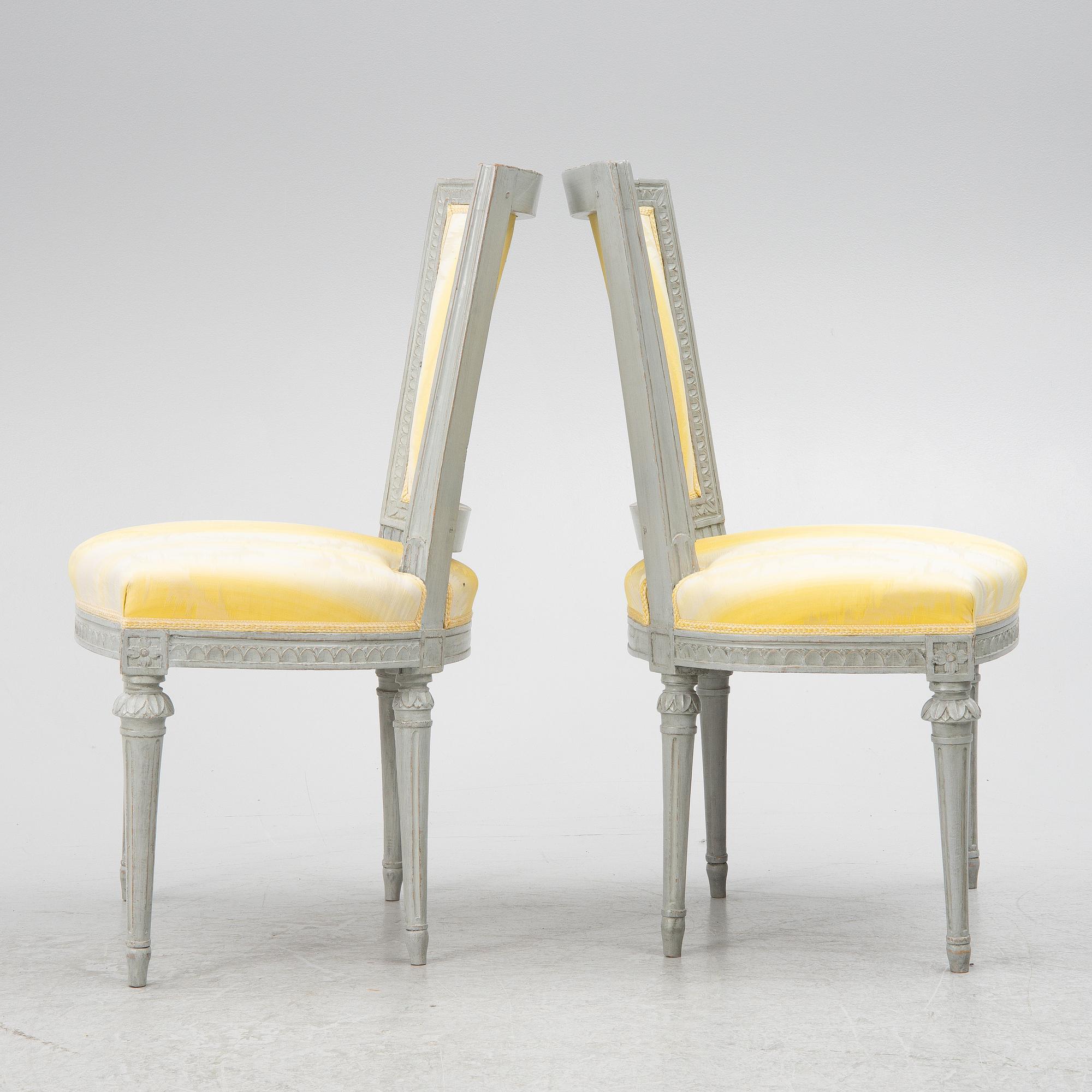 Stolar, ett par, gustavianska, av Erik Holm, (1734-1814, mästare i Stockholm) 1700-talets andra hälft.