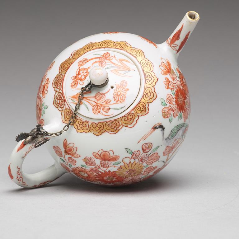 A rouge de fer tea pot, Qing dynasty, 18th Century.
