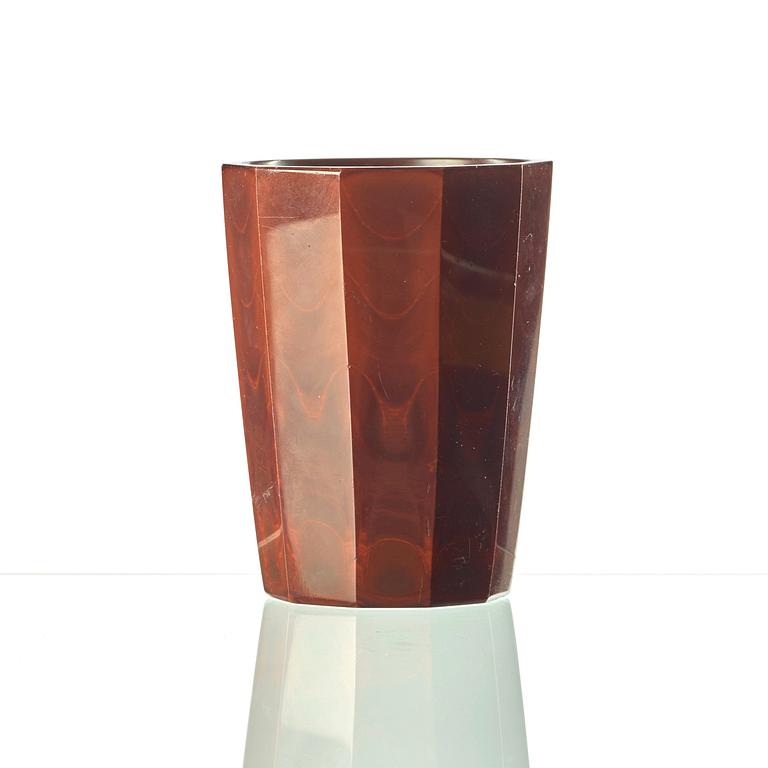 VAS/BÄGARE, brun marmoriserad glasmassa. ''Tschirnhausenglas'', Böhmen, 1800-talets första hälft.