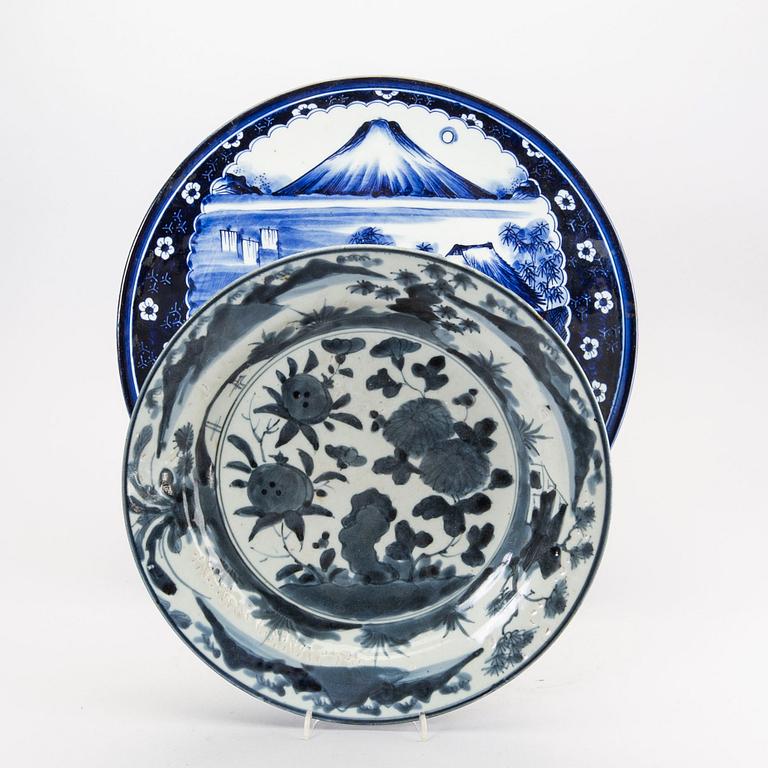 A set of two japanese porcelin plates 18th/20th century.