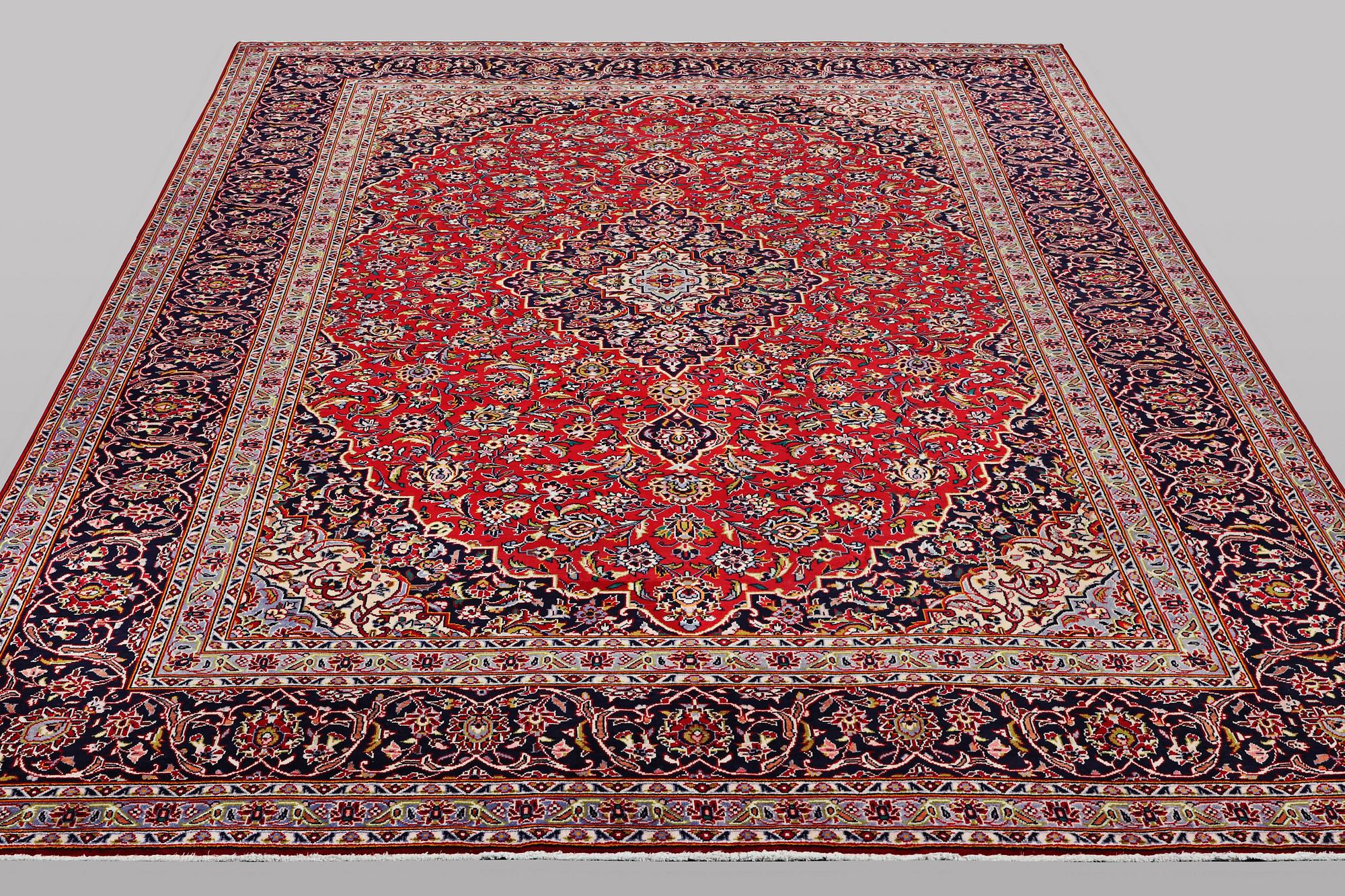 A carpet, Kashan, ca 397 x 295 cm.