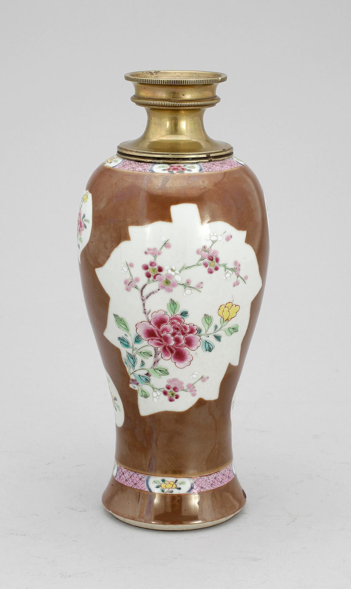 VAS, porslin och brons, Kina 1700-tal.