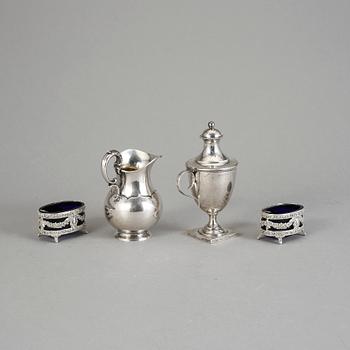 PARTI SILVER, 4 delar, 1800-1900-tal. Bla Christopher Creutz, Stockholm. Total silvervikt ca 246 g.