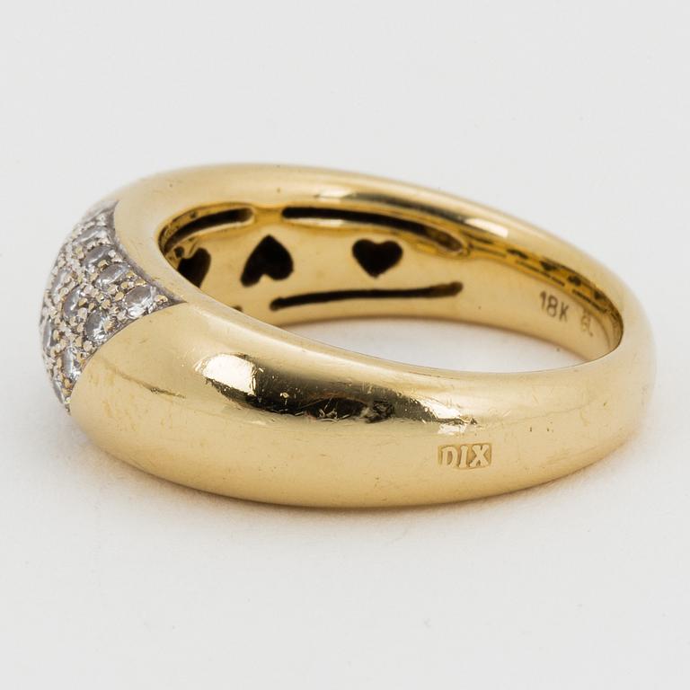 RING, 18K guld med briljantslipade diamanter.