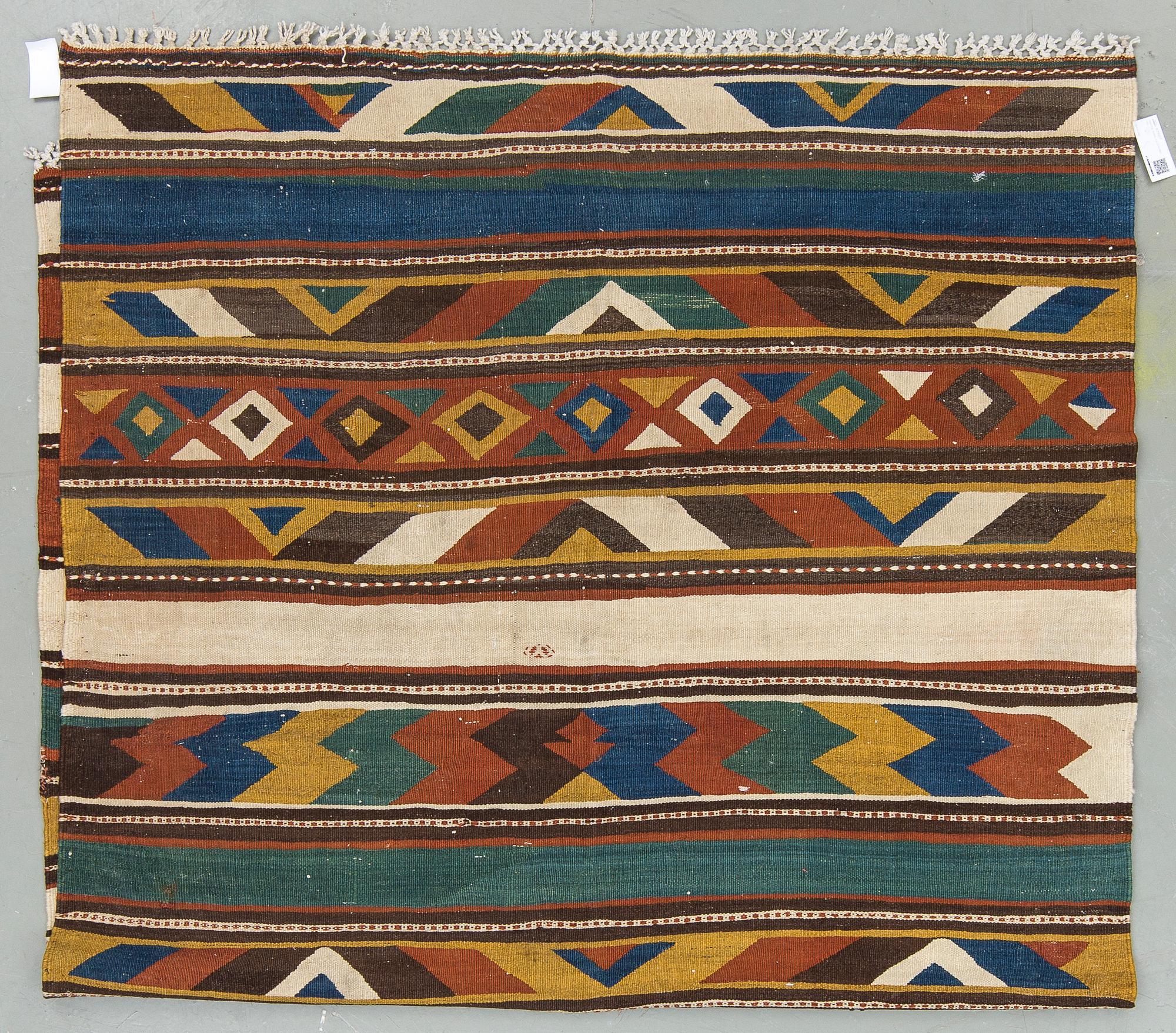 MATTA, Kelim. Ca 270x160 cm.