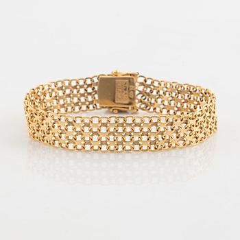 18K gold bracelet.