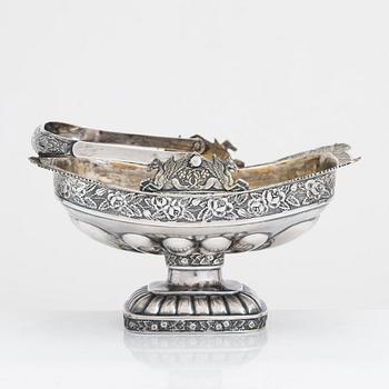 Johan Fredrik Åkerblom, konfektkorg, silver, delvis förgylld, S:t Petersburg, Ryssland 1839.