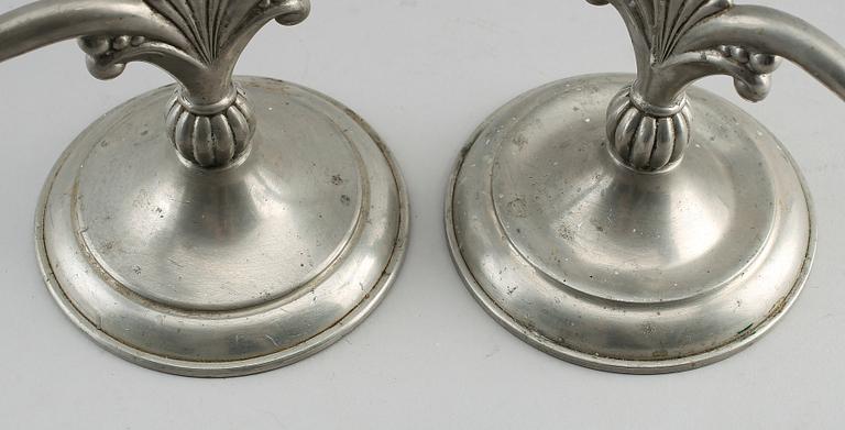 KANDELABRAR, 1 par OCH VÄGGLAMPETTER, 1 par, tenn, 1900-talets första hälft.