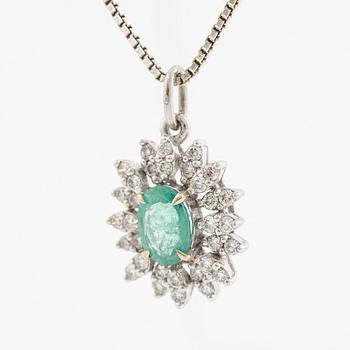 Hänge 14K vitguld med smaragd och briljantslipade diamanter, kedja silver.