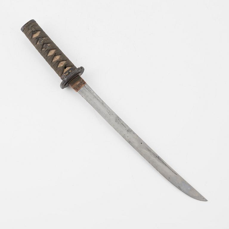 A Japanese tanto, mei, 16th/17th century.