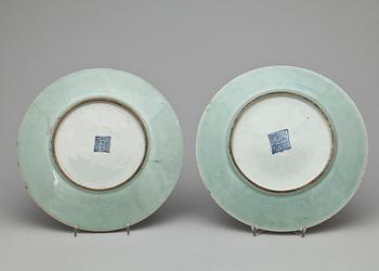 TALLRIKAR, 2 st samt SKÅLAR, 2 st, porslin, Kina, delvis 1800-tal.