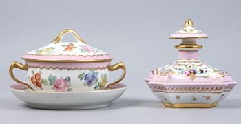 BONBONJÄR samt FLAKONG, porslin, Frankrike, 1900-tal.