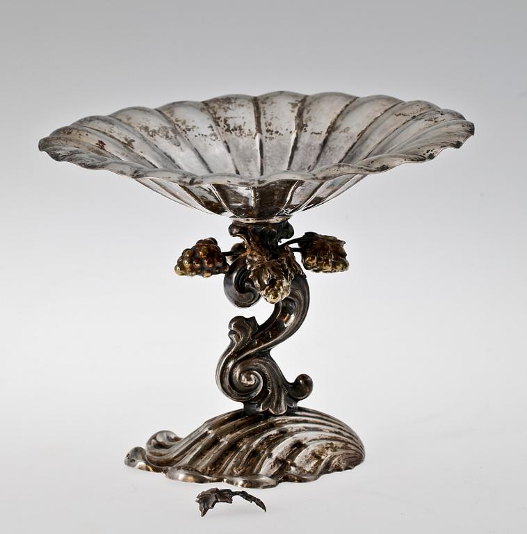 SKÅL PÅ FOT, silver, otydliga stämplar bla 1849.