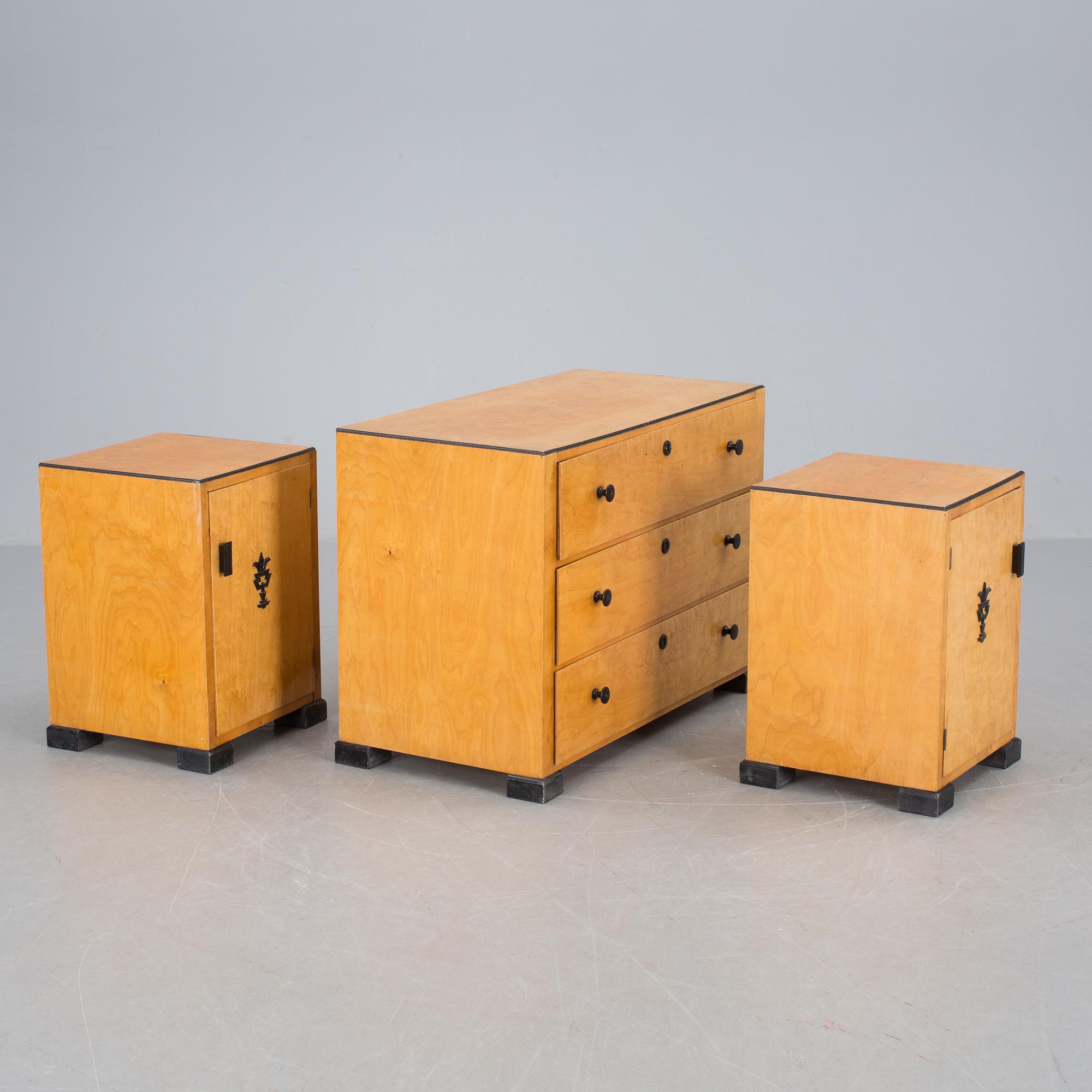 SÄNGKAMMARMÖBEL, 3 delar,  1930-tal.