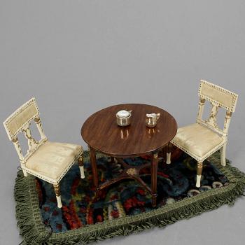 DOCKSKÅPSMÖBLER, 18 delar + tillbehör, Nolbyn, värmländskt hantverk, 1950-tal.