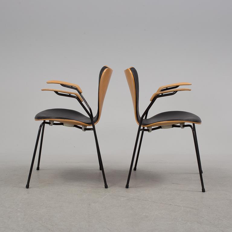 ARNE JACOBSEN, stolar 2 st, "Sjuan", Fritz Hansen, Danmark 1989.