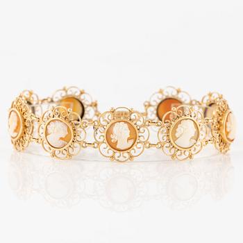 Armband, 18K guld med snäckskalscamé.