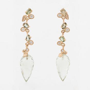 Earrings, Mandelstam, 18K gold with briolette-cut green quartz, green tourmalines, and brilliant-cut diamonds.